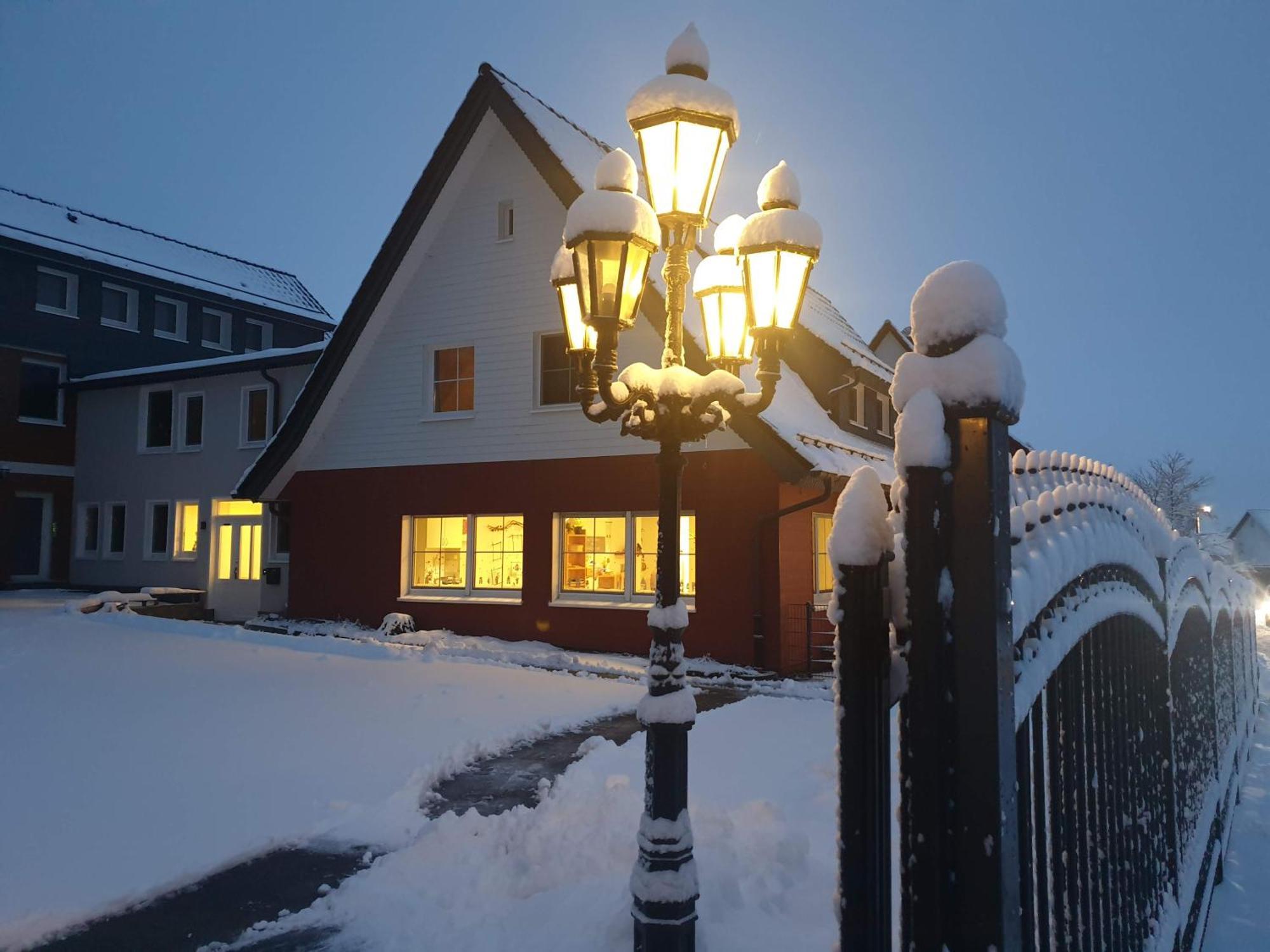 Fewo Winter In Der Villa Waldrand Mit Zwei Balkonen Bad Wunnenberg Exterior photo